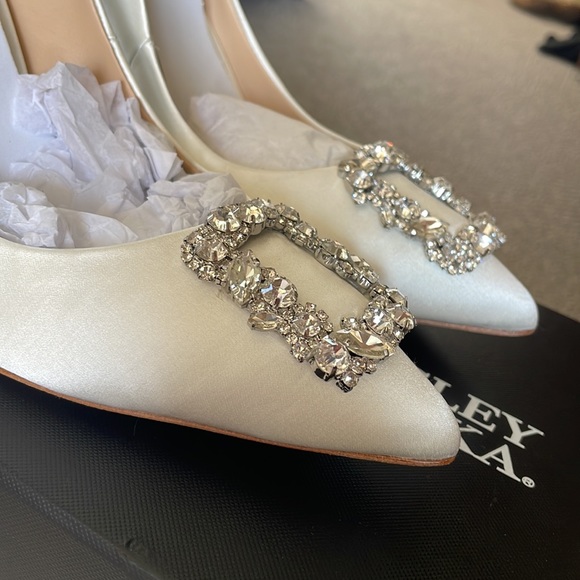 NWT never worn Badgley Mischka Cher Heels - Picture 5 of 8